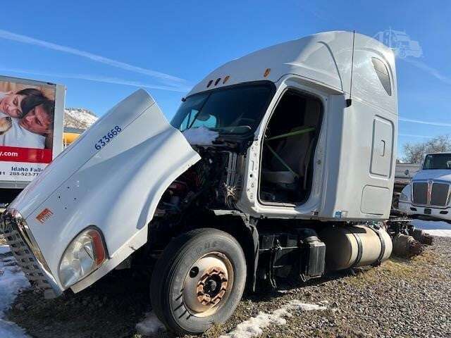 2013 FREIGHTLINER CASCADIA 125 For Sale or Parts