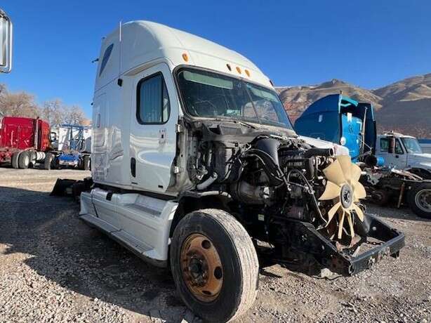 2012 FREIGHTLINER CASCADIA 125 For Sale or Parts