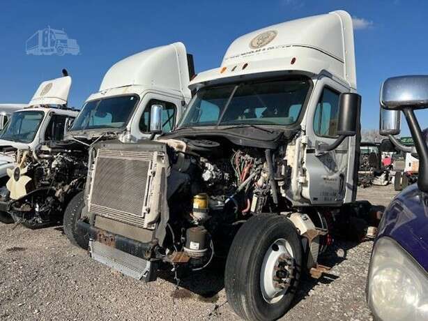2011 FREIGHTLINER CASCADIA 125 For Sale or Parts