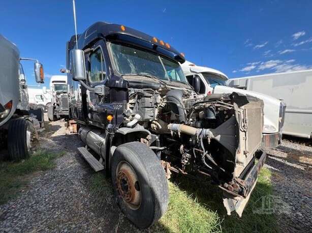 2010 FREIGHTLINER CASCADIA 125 For Sale or Parts