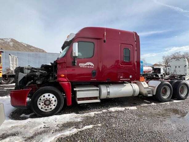 2009 FREIGHTLINER CASCADIA 125 For Sale or Parts