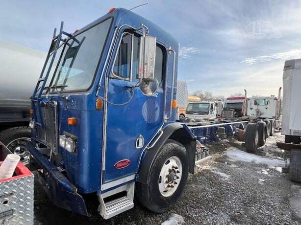 2009 PETERBILT 320