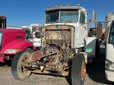 1984 PETERBILT 359 For Parts