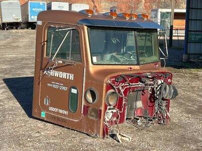 PETERBILT 379 DAY CAB for Sale or Parts