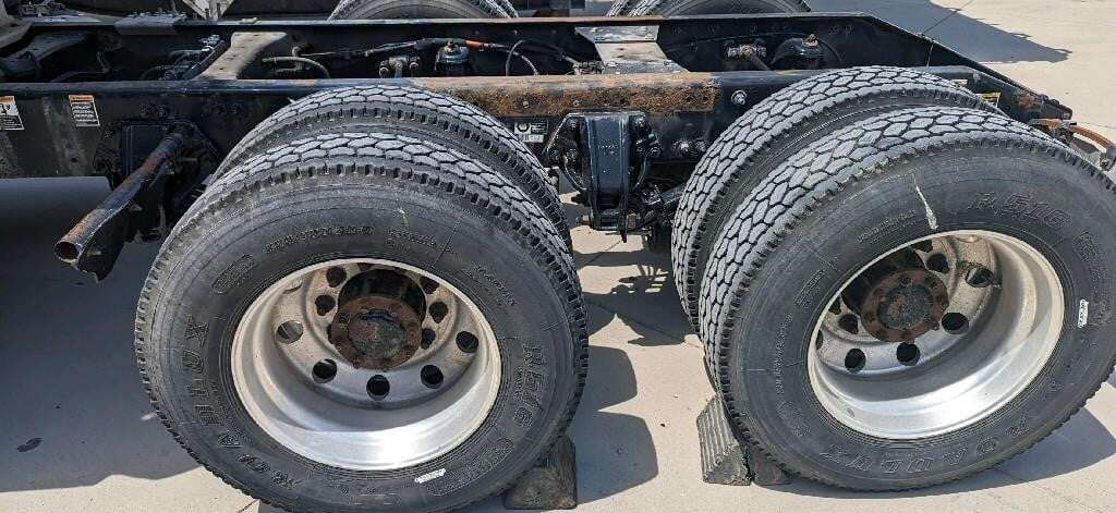 1999 PETERBILT AIR TRAC Cutoff with Differentials