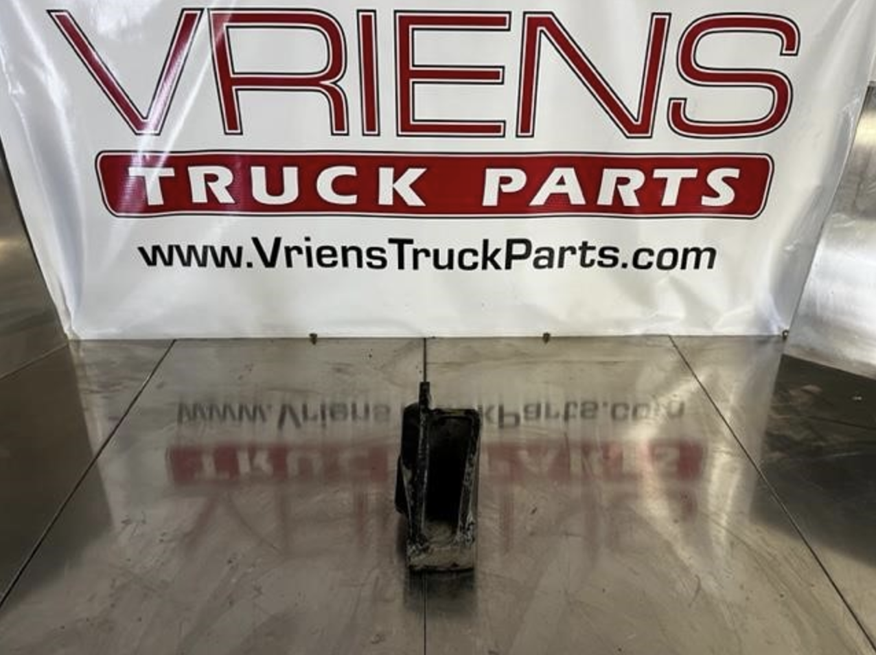KENWORTH W900A FRONT REAR SPRING HANGER
