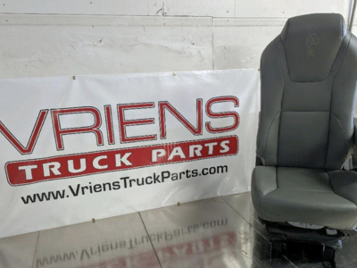 2022 KENWORTH T680 RH PASSENGER SEAT