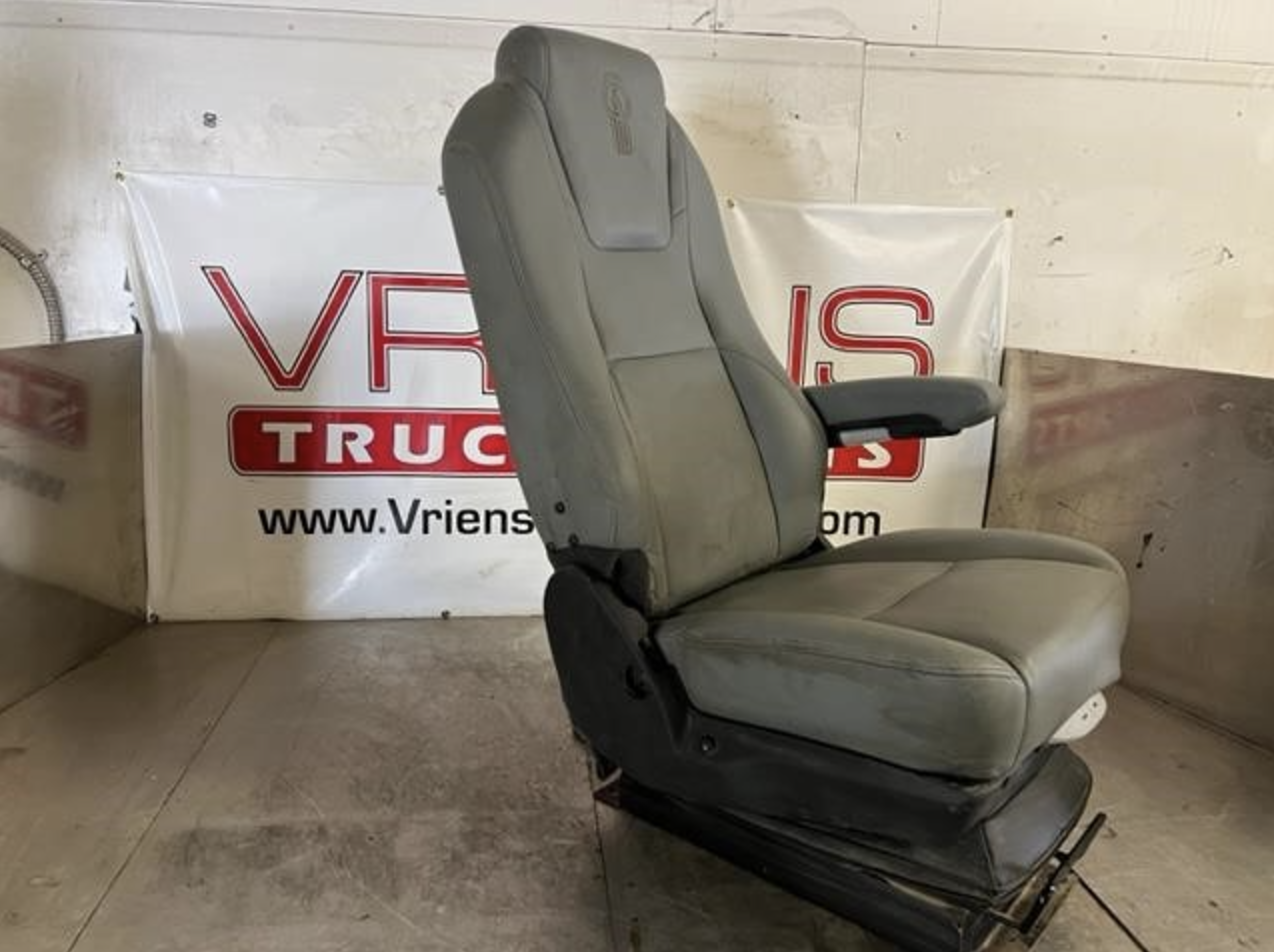 KENWORTH SIGNATURE SEAT-DRIVER HEAVY DUTY VINYL GREY SINGLE ARM