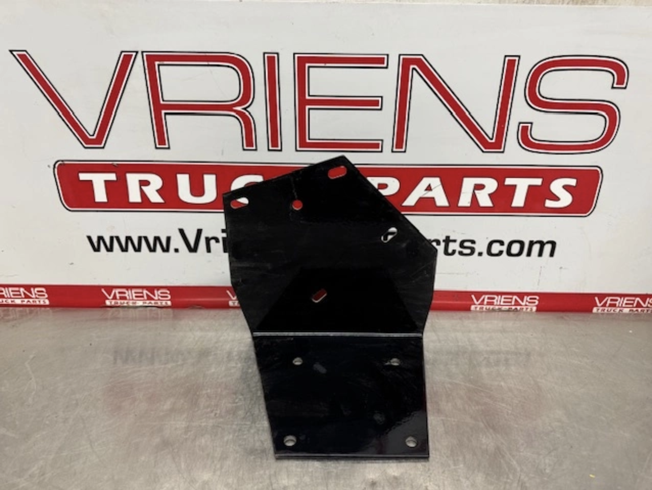 KENWORTH W900 RIGHT-HAND EXHAUST BRACKET