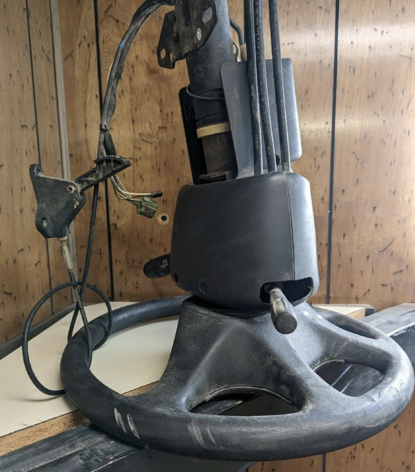 STEERING COLUMN FITTING FOR PETERBILT 386, 388, 389