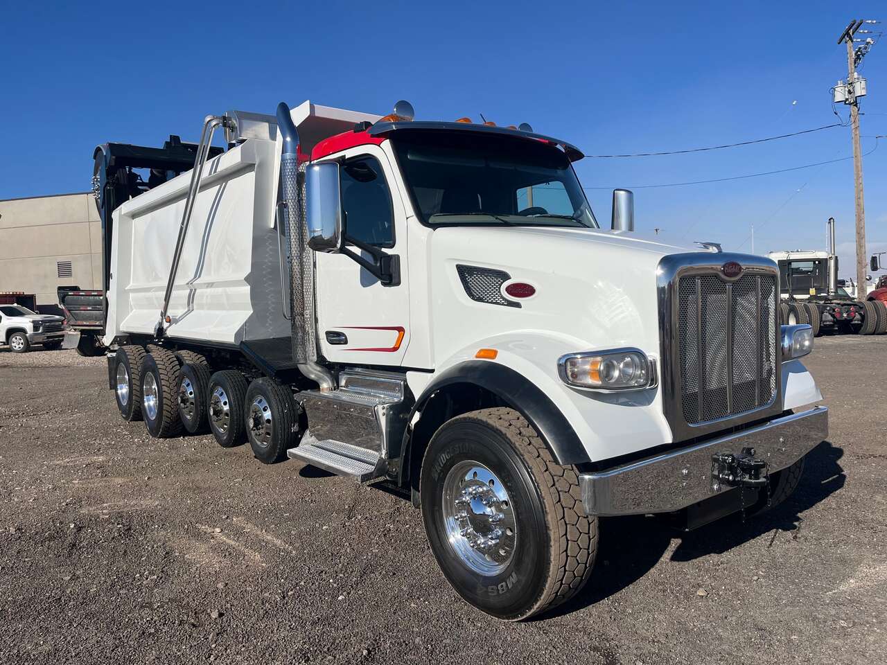 2017 PETERBILT 567 W/ 2 Year Warranty