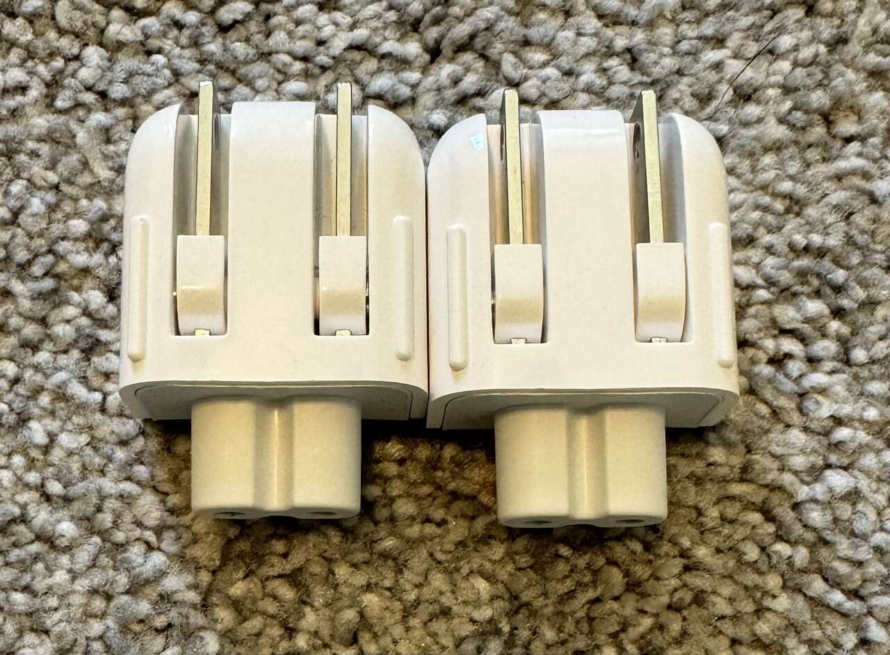Apple A/C Wall Adapter Duckhead US USA A1555 Pair
