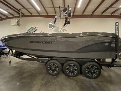 2019 MasterCraft X24 Surf Edition Boat 18 Person Low Hours