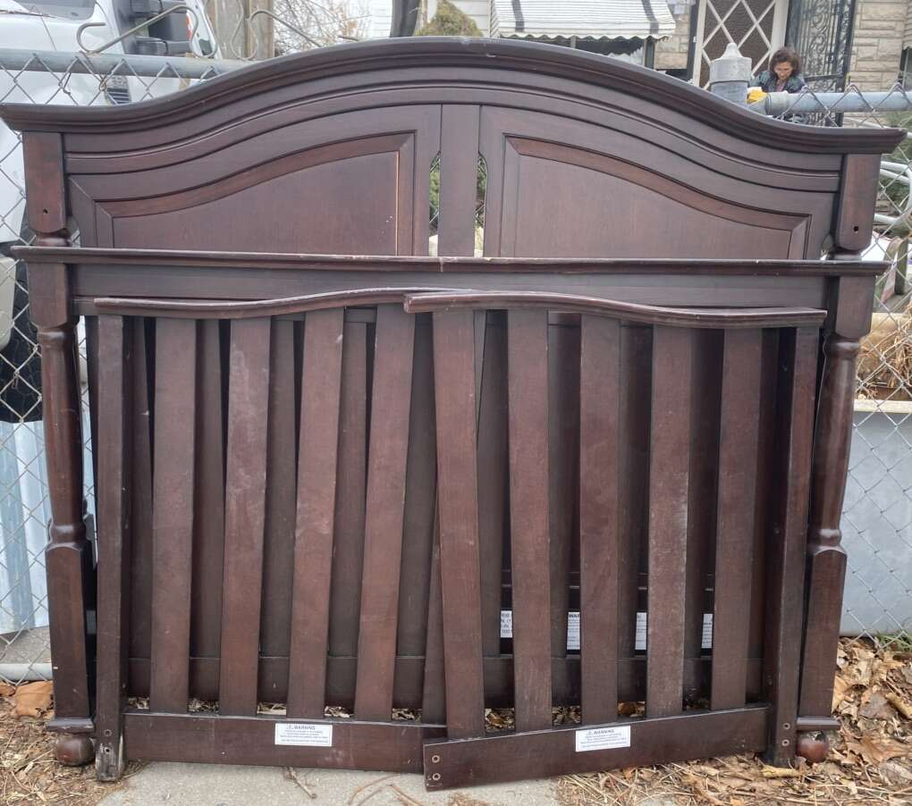 Below 1/2 Price! Luxurious FullSize CherryBedFrame