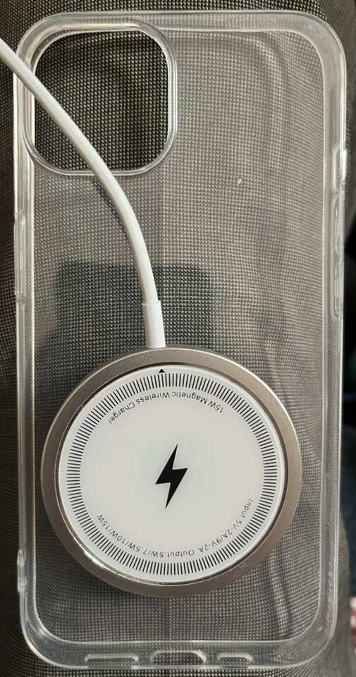 Clear IPhone 13/14 6.1” Case & Magnetic Charger