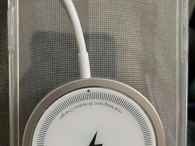 Clear IPhone 13/14 6.1” Case & Magnetic Charger