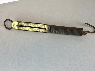 Antique 150 lb hanging coil spring scale made in Chicago hunting, fishing, farm. Awesome decoration vintage