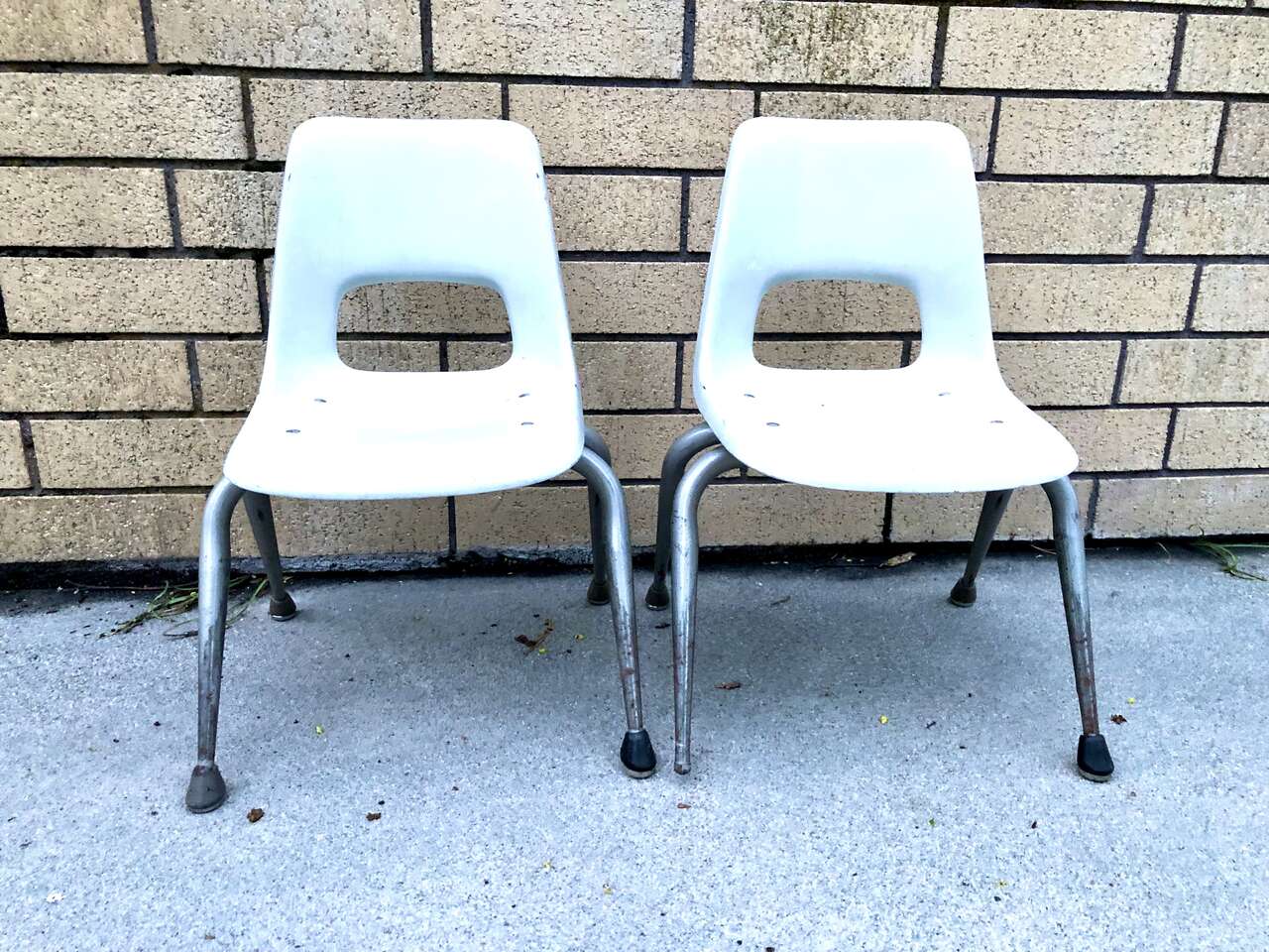 Brunswick Mid Century Modern Fiberglass Stackable Kids Chairs MCM, small kids Raymond Loewy. Eames style