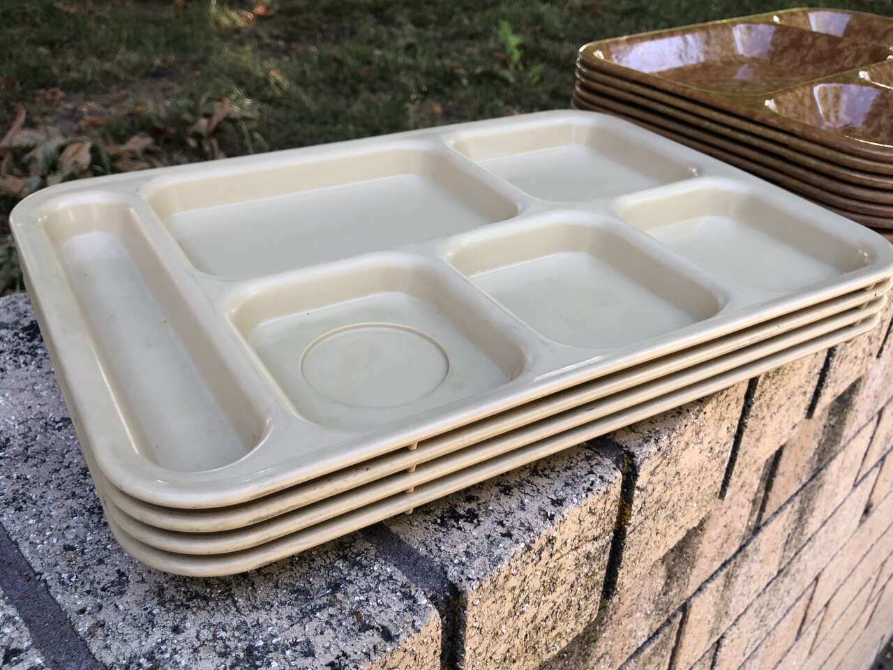 Retro, Vintage School lunch trays Cafeteria Serving Trays.  Perfect for your next party or get together. So much fun! Antique
