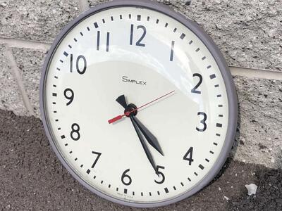 Works great! Vintage 1960s Simplex mid century modern wall lock battery operated school office home clock