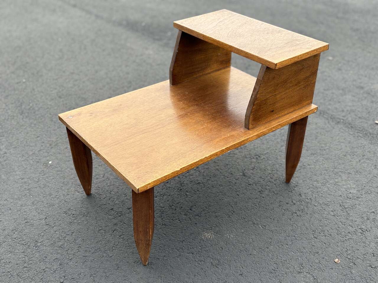 Vintage, wooden mid century modern side table.  Great legs! Solid wood construction. MCM end table