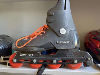 TOTALLY RAD, ORIGINAL vintage laced ROLLERBLADE brand Zetra303 rollerblades. Roll great, Size 9