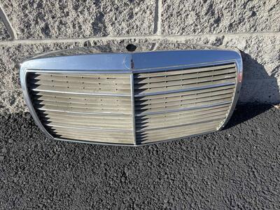 Vintage Mercedes-Benz front grille radiator chrome 1975-1985 70’s 80’s