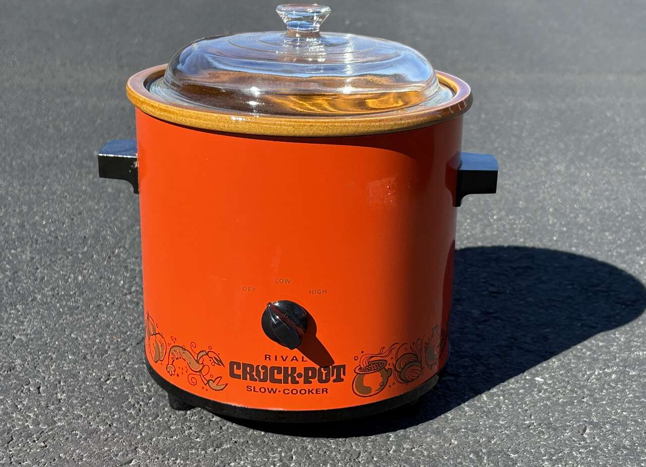 Working Vintage Mid Century crock pot Fab orange color By Rival