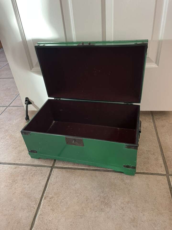 Green Medium Sized Trunk 17L 9.5T 9.5 D