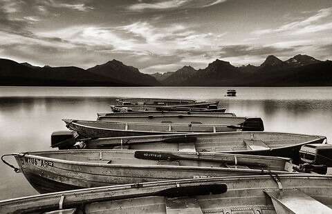 Like new Black and white canvas Lake