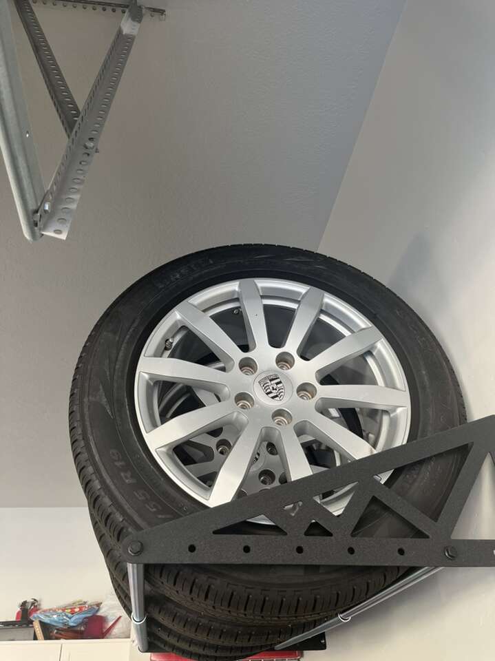 19 Porsche Cayenne OEM wheels and tires