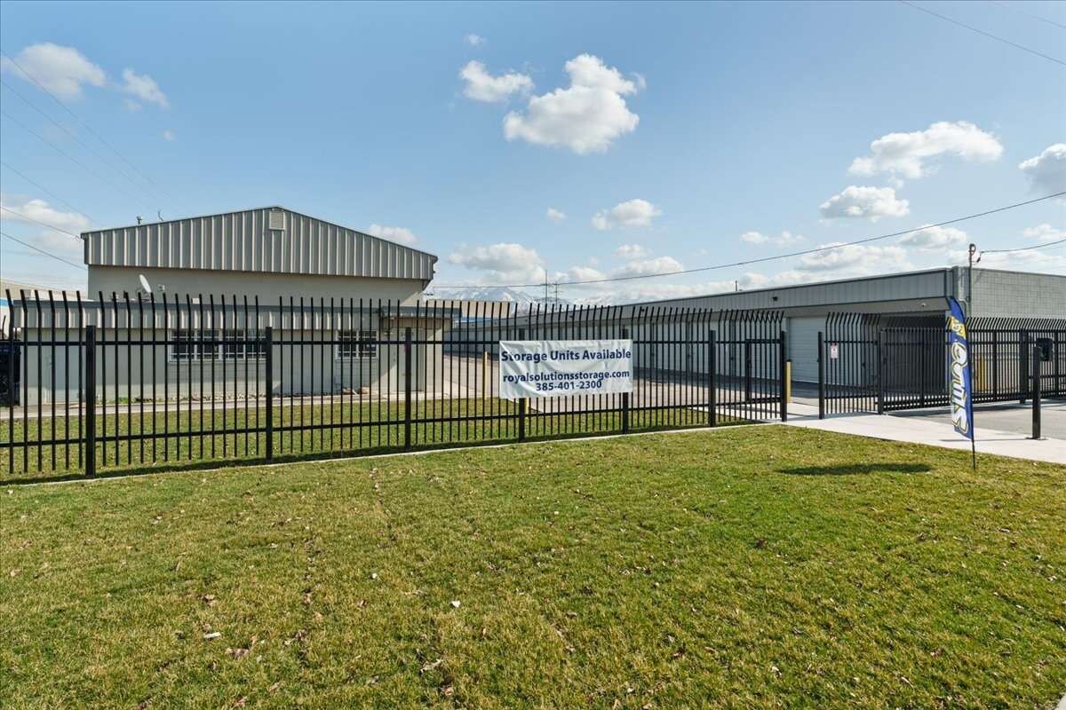 STORAGE UNIT FOR RENT