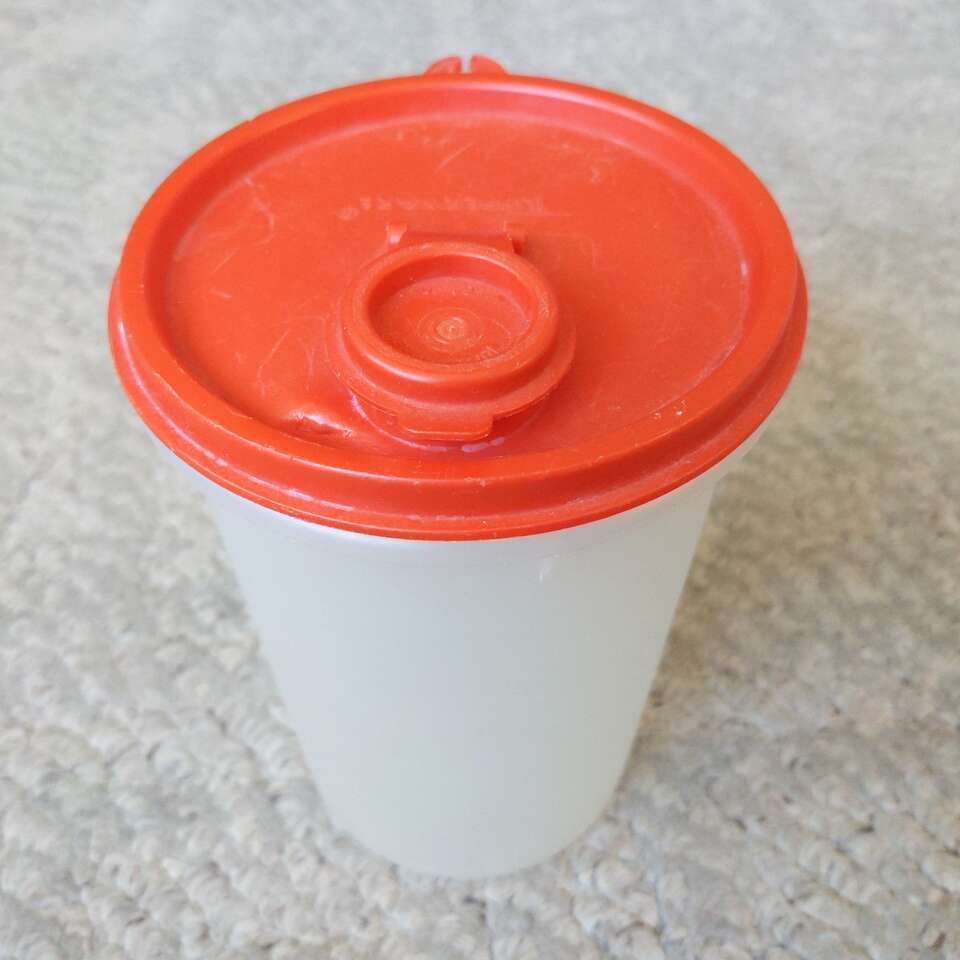 Tupperware juice beverage container 36oz