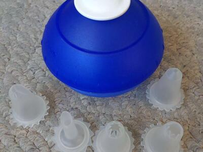 Tupperware Frosting Container