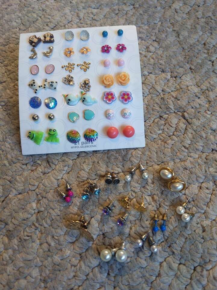Cute kids earrings 33 pairs + extra