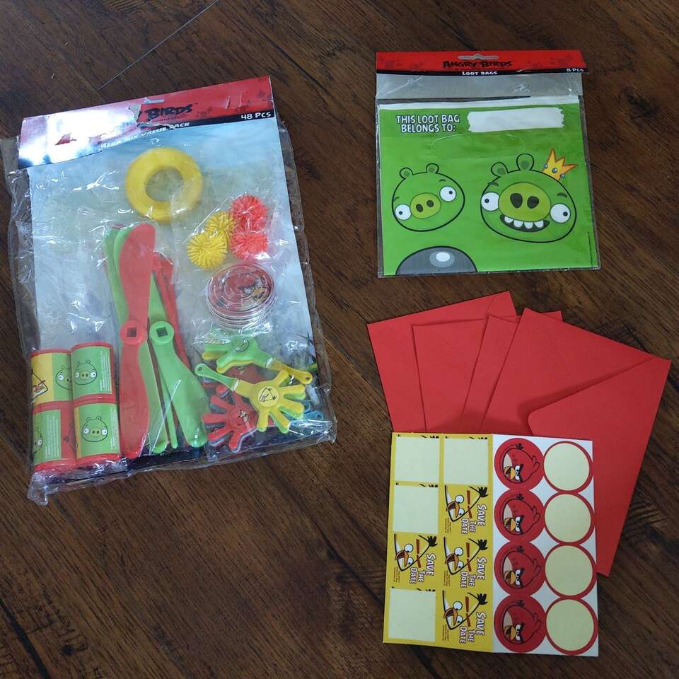 Angry Birds Party Loot Bags and Favors 4 Count