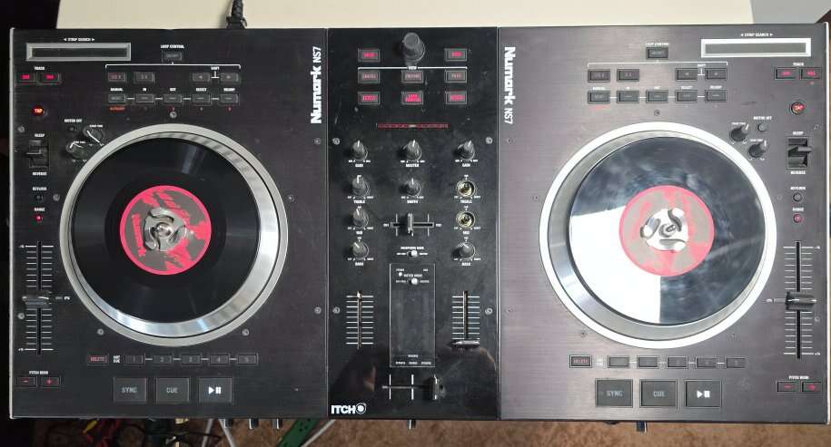 Numark NS7 DJ Turntable