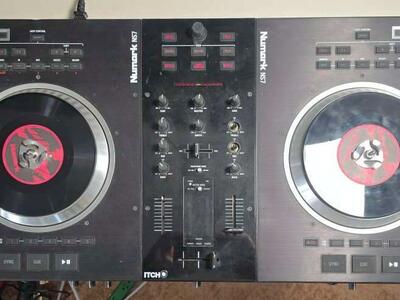 Numark NS7 DJ Turntable