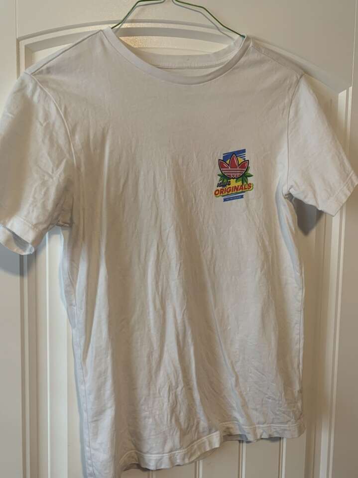 Adidas T-Shirt Originals Youth Sz L for sale in Kaysville , UT