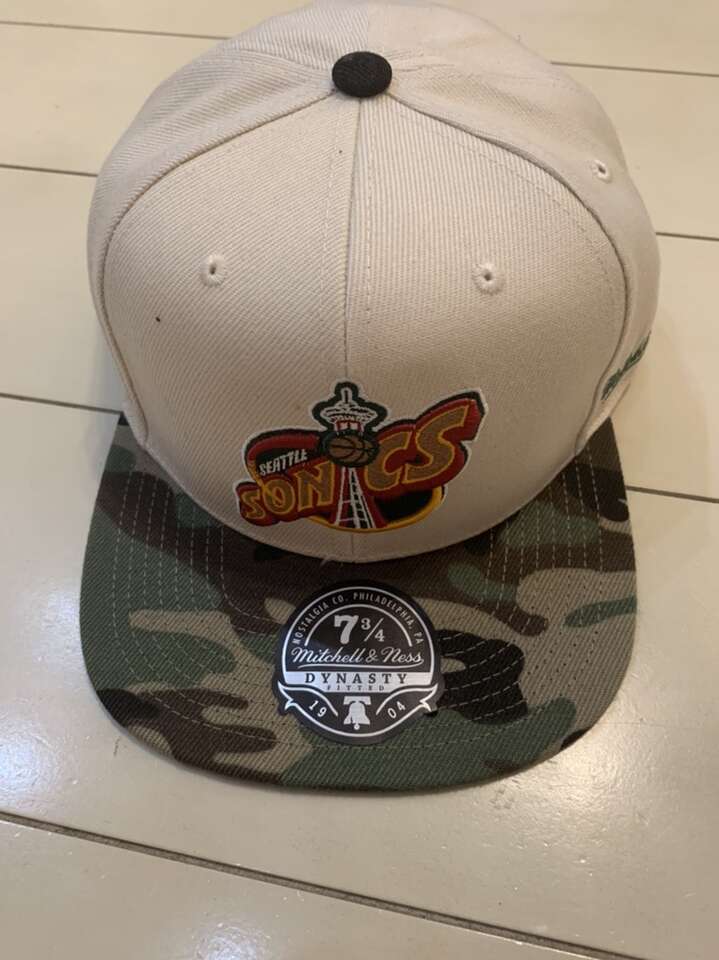 NBA Off White Fitted HWC SuperSonics Sz 7 3/4 Hat