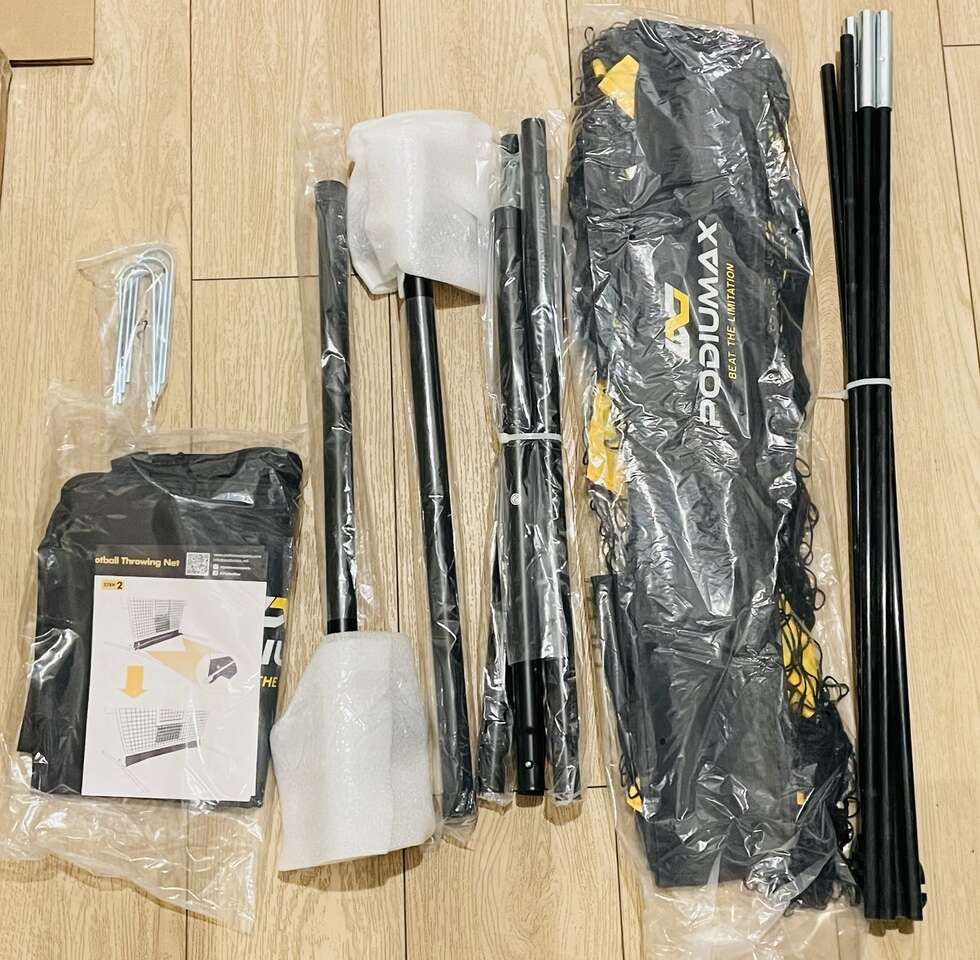 New in box 8 x 4ft Football Throwing Net