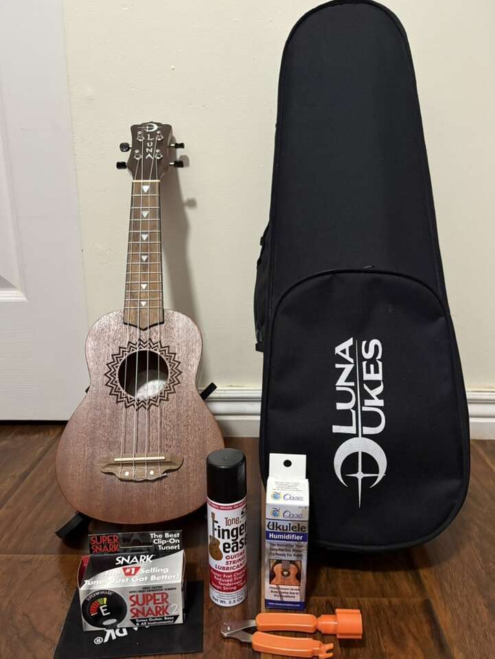 Luna Ukulele and accessories