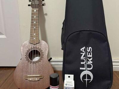 Luna Ukulele and accessories