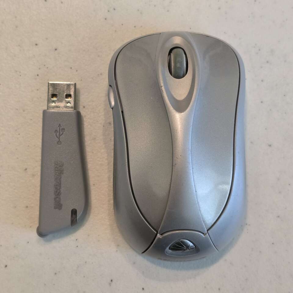 Microsoft Wireless Optical Laser Mouse USB Wireless Mouse - Model 1054