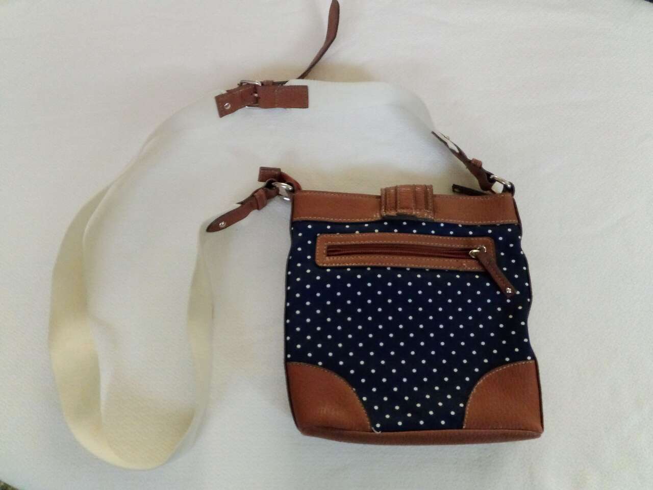 CHAPS Crossbody Ladies Beautiful Purse