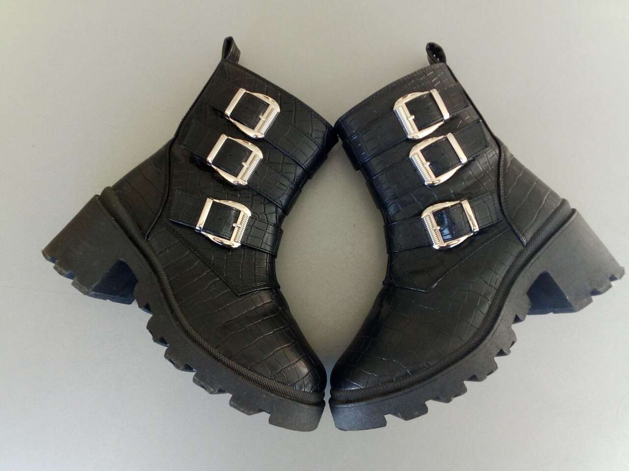 Women's Sugar Filo Embossed Combat Buckled and Zipper Boots Size 6 Black