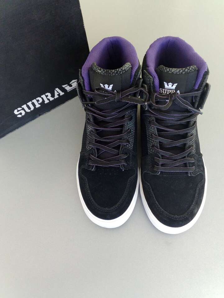 Boys SUPRA VAIDER Skate Shoe Size 6 Black Purple White Gray