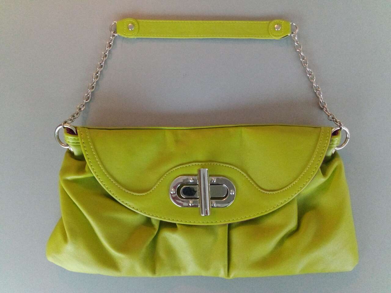 Ladies Daisy Fuentes Green Apple Handbag