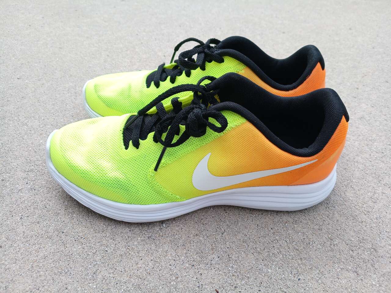 Women's Nike Revolution Athletic Shoes Size 5