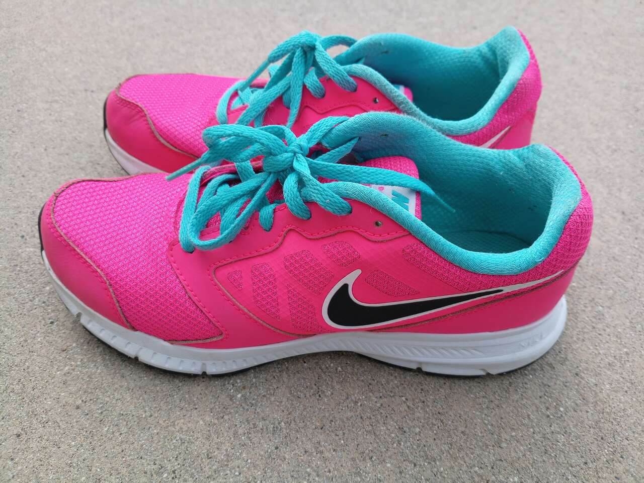 Women's Nike Downshifter Athletic Shoes Size 5